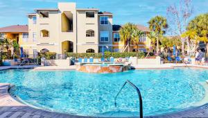 Gorgeous condo, 2 bedrooms, 2 baths, with pool, minutes to Clearwater Beach