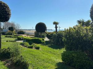 Appartement 6 pers avec balcon, piscine et accès direct plage à La Tranche-sur-Mer - FR-1-194-195