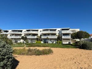 Appartement 6 pers avec balcon, piscine et accès direct plage à La Tranche-sur-Mer - FR-1-194-195