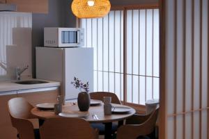 LQ301 Direct Bus to Senso-ji, Designer Stay Near Asakusa, Easy Access to Ueno Akihabara