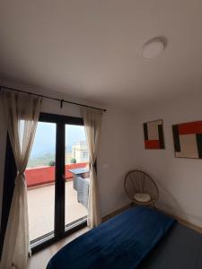Apartamento moderno con amplia terraza y vistas al mar