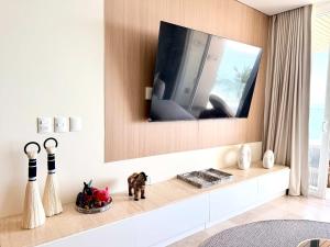 2BR Oceanfront 10 steps of sandy beach