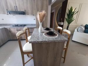 Modern apto 5 min from monument 3bd w pool & wifi