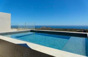 Penthouse Paradise, Arch & Ocean Views, Private Pool!