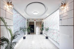 Super Townhouse OAK Gharonda Residency Near Sant Tukaram Nagar Metro Station