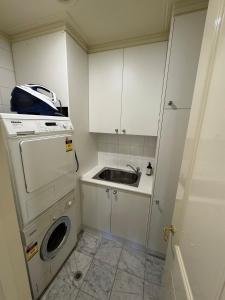 Luxury 3BR South Yarra Retreat Spa Bath BBQ & Cars