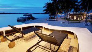 Amore Yacht Ranoh Island Batam