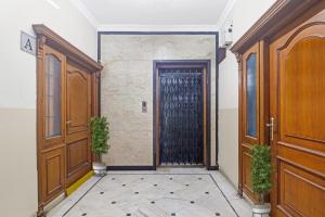 Capital O Samrat Palace Near Nampally Station