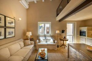 Infinity Pool Villa Amongst Citrus Groves In Noto