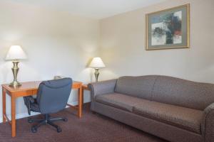Super 8 by Wyndham Kingston