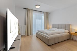 LAM Cream Old Town Balcony & AC