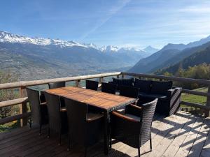 Chalet panoramique avec vue alpine à 180 degrés - poêle scandinave & nature