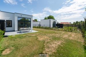 Maison Basil - holiday house with garden and parking