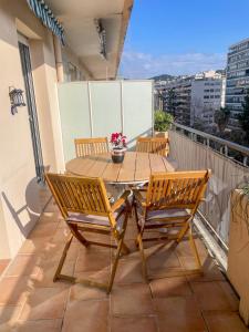 Central Cannes 10 min Palais Sunny Terrace Wi-Fi AC