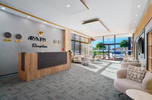 Arya inn suit