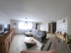 House with 4 air-conditioned bedrooms and swimming pool