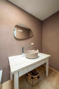 Trullo Vignaiolo with Private Pool in Ostuni