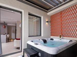 Space Row Exclusive Residences