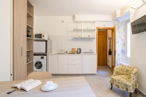 GuestHost - Wisteria Dreams - Comfy Studio-Flat
