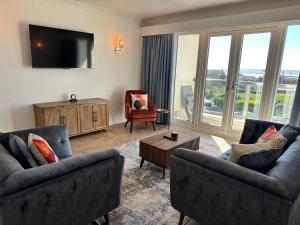 Great Modern Sea View Apartment on the Promenade