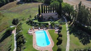 Dimora romantica con piscina immerso nel verde e 48 mq, relax, immerso nel verde delle crete senesi, vicino a Montalcino