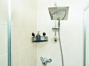 Modern 1 Bedroom Apartment, Free Parking, Sleeps 4, Near University and Gunwharf Quays