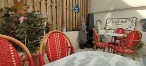 PARIS AUTHENTIC HOUSE Métro Line 14 Station Hôpital Bicêtre, RER B Gentilly