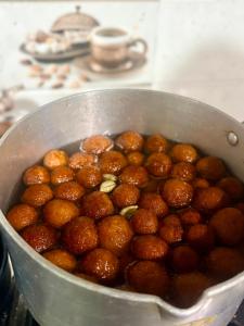 Clovees Rooms and Cafe