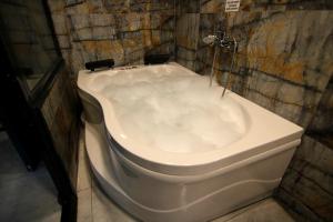216 Eagle Palace Suite