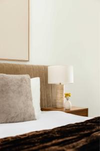 Montaigne Collection III 3BR 8P Triangle d Or