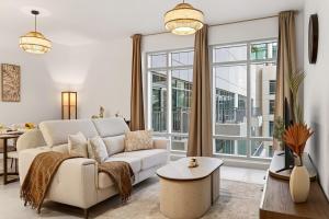 FIRST CLASS 2BR Walk to Burj & Dubai Mall