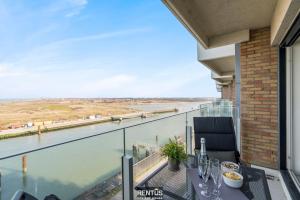 Lighthouse View - Pier facing apartment with garage
