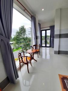 KHÁCH SẠN HOÀNG MAI