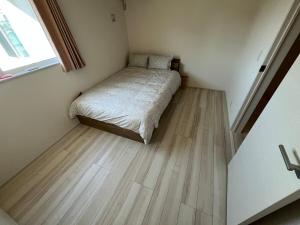 Near Osaka Castle 7 min walk Quiet area Max 6