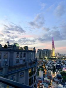 Luxury 2BR Apartment with Landmark 81 View
