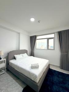 Luxury 2BR Apartment with Landmark 81 View