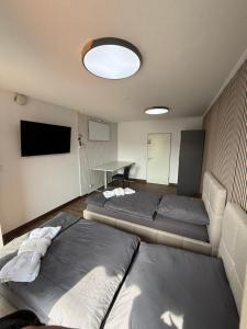 GARLAND Rooms