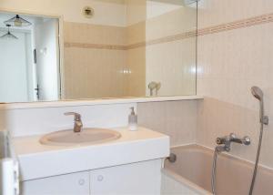 Charmant appartement piscine, tennis, parking