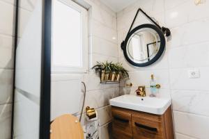 Deluxe Dubai Spa Apartment - Jacuzzi & Sauna Free Parking