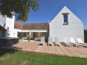 Luxury Villa in Sint-Idesbald with Jacuzzi