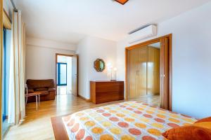 Spacious Duplex by Albufeira Marina - Sleeps 6 - Homesbyfc