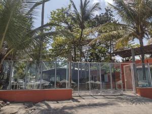 Village com 4 APTOS PÉ NA AREIA E PISCINA
