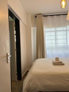 Nesty 2BR Ensuite - Elevator, Secure Parking & WiFi Near United Mall and Mega City