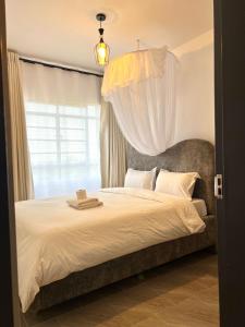 Nesty 2BR Ensuite - Elevator, Secure Parking & WiFi Near United Mall and Mega City