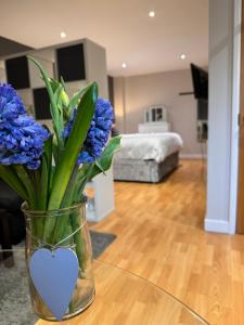 City Centre Modern Studio Apartment - Westone FREE WIFI, GYM ACCESS, NETFLIX