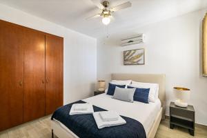 Seaview Villa in Peyia | Private pool & jacuzzi by VICHY Holidays
