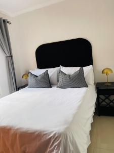 21 Surabaya - Your South Coast Getaway