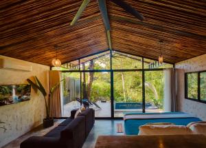 White Noise Butterfly Sanctuary & River Retreat - Pond House