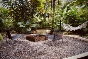 White Noise Butterfly Sanctuary & River Retreat - Pond House