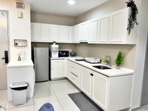 PARIS2 i-City Itqan Homes - 8pax, Netflix, Coway, parking